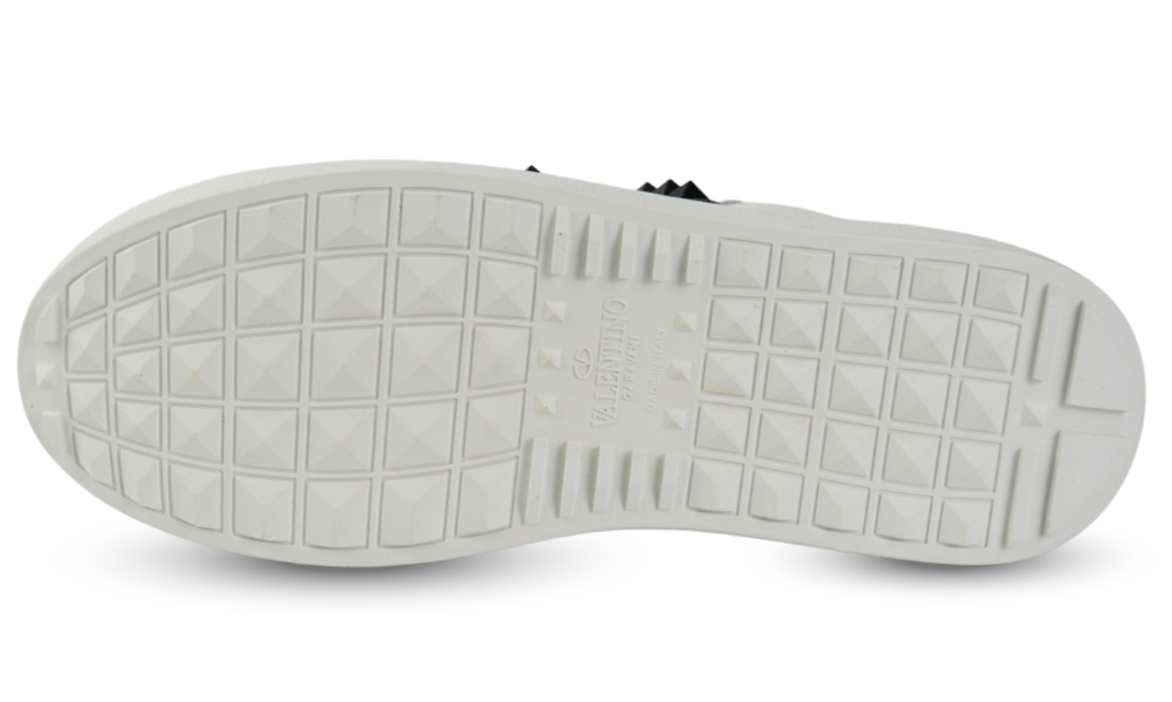 VALENTINO GARAVANI Rockstud Sneaker - Black & White Open Two Tone Image